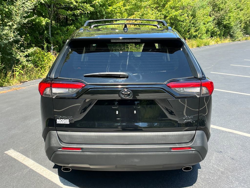 2022 Toyota RAV4 XLE photo 3