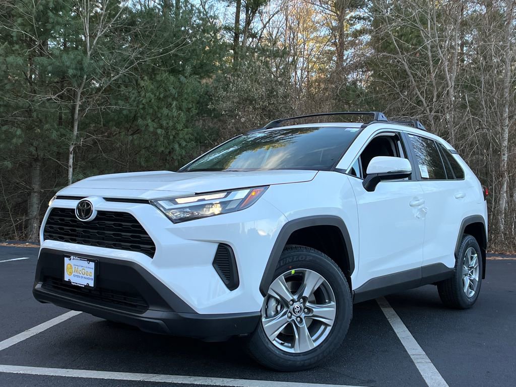 2025 Toyota RAV4 XLE's photo