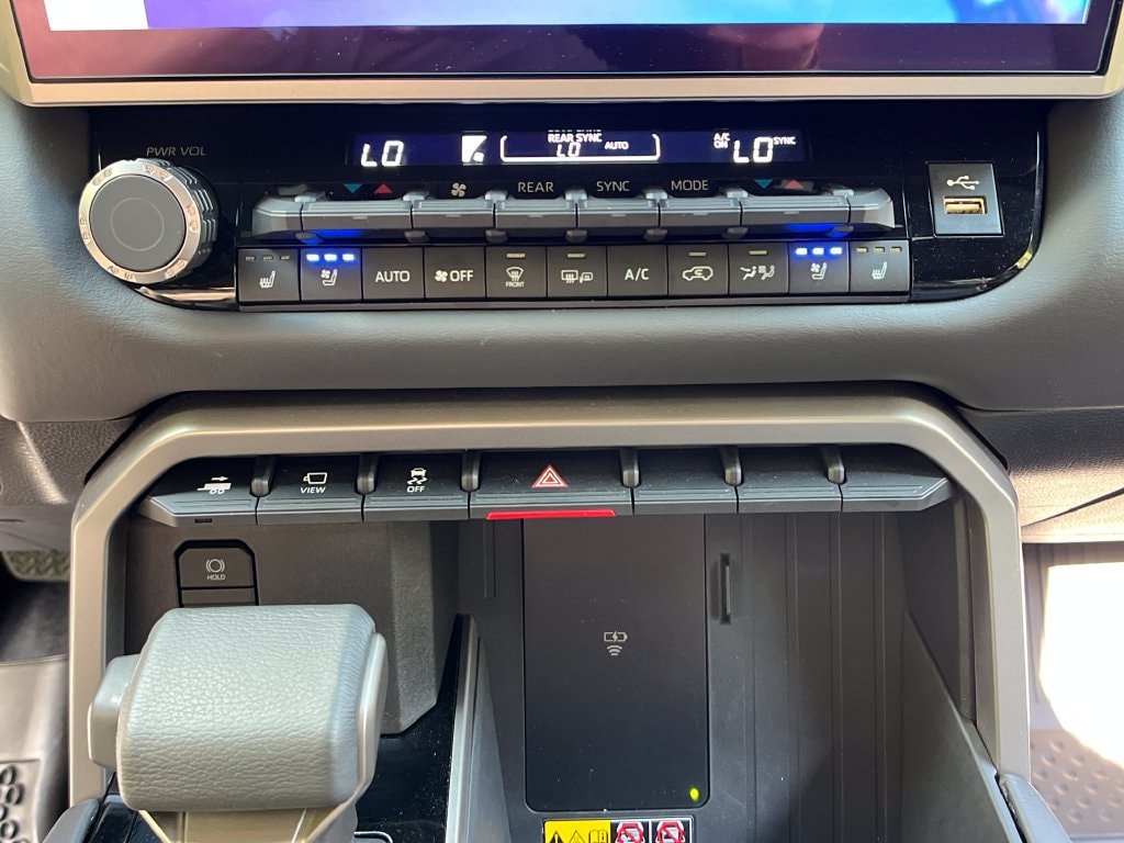 2026 Toyota Sequoia Platinum - Photo 18