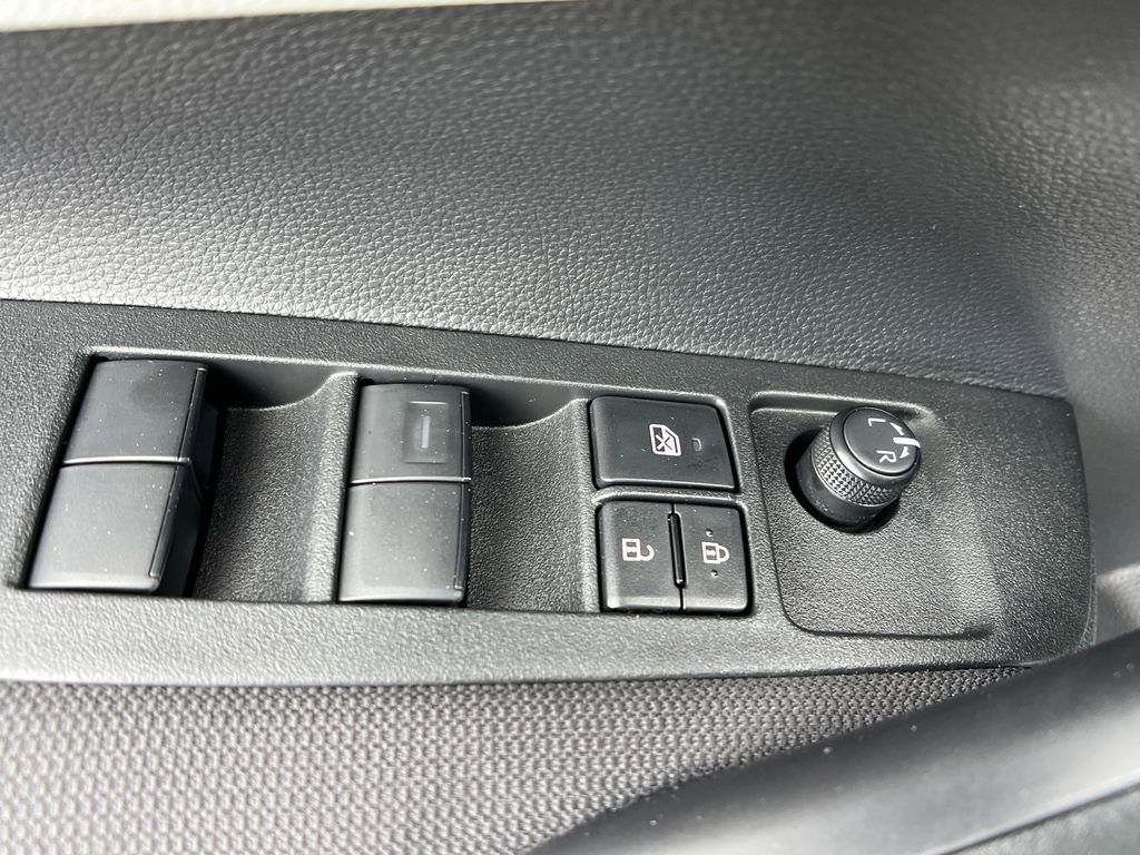 2026 Toyota Corolla SE - Photo 12
