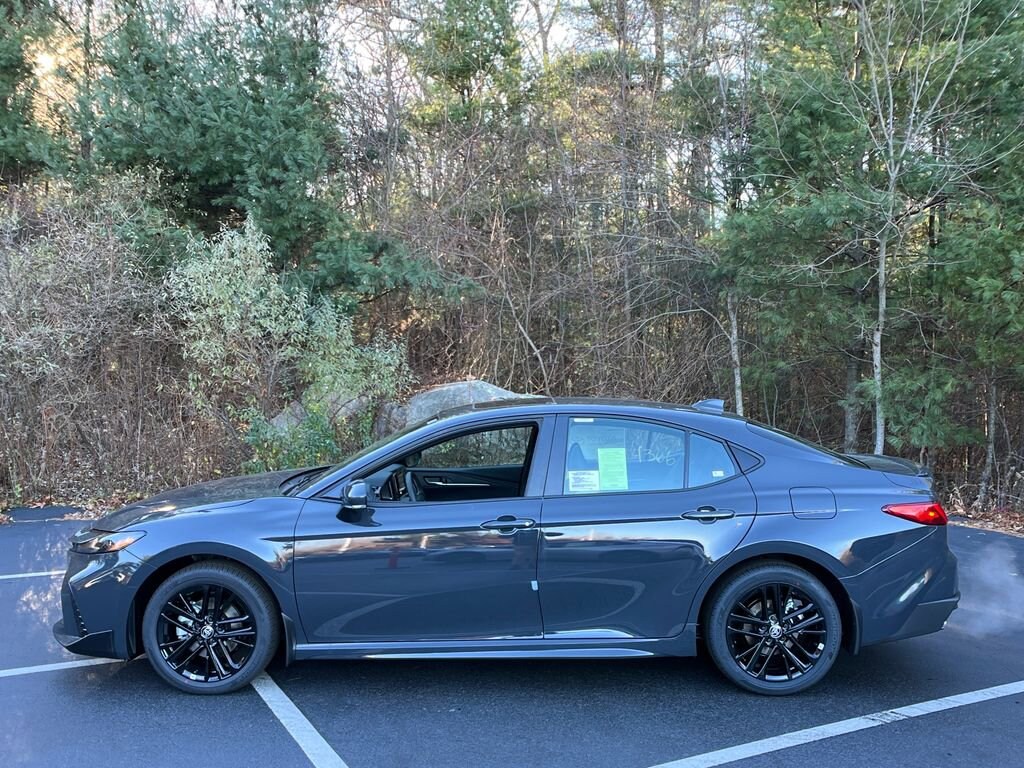 2026 Toyota Camry SE photo 2