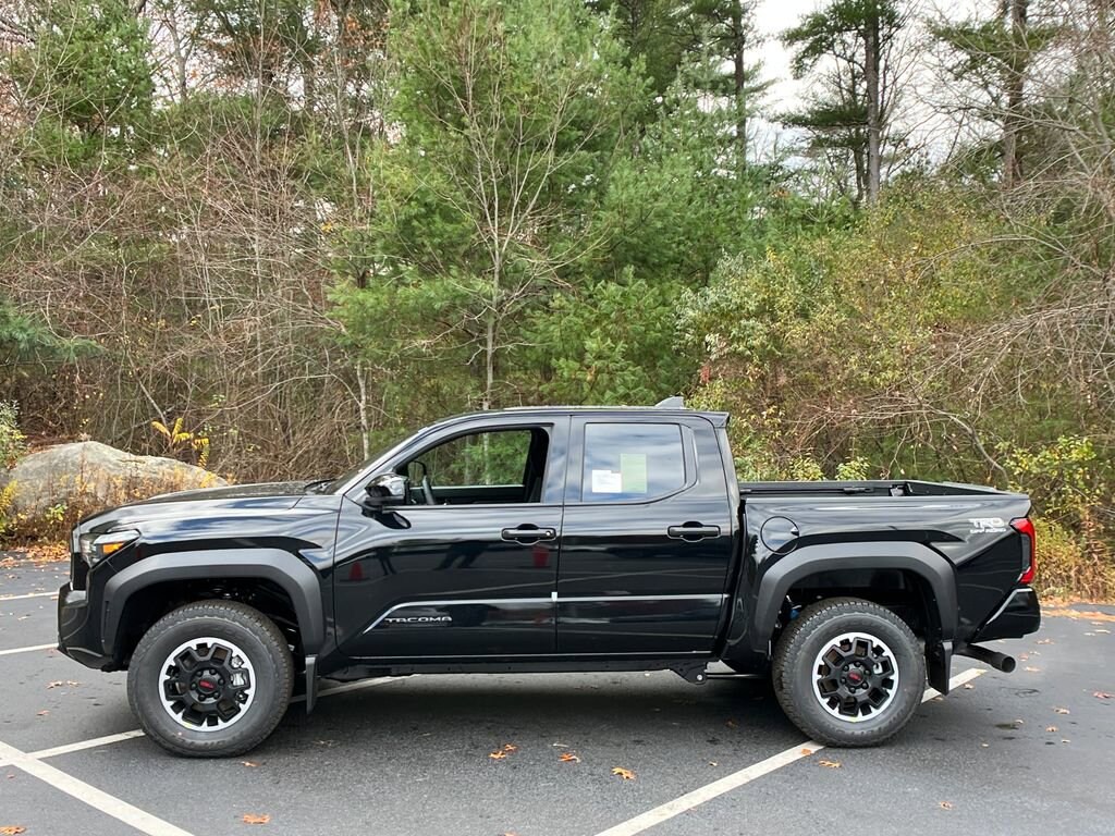 2025 Toyota Tacoma TRD Off-Road Double Cab photo 2
