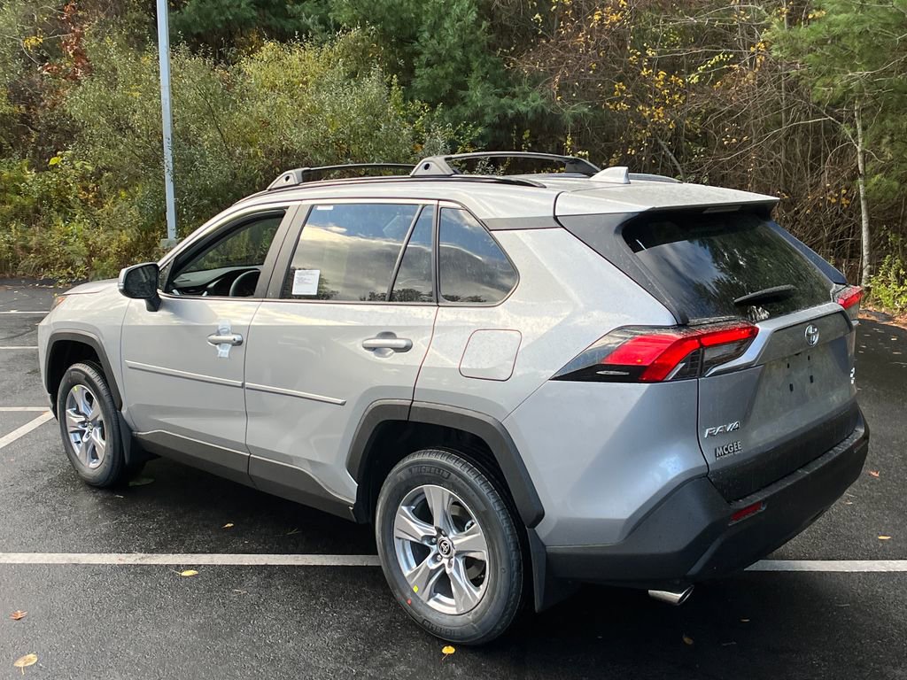 2025 Toyota RAV4 XLE photo 2