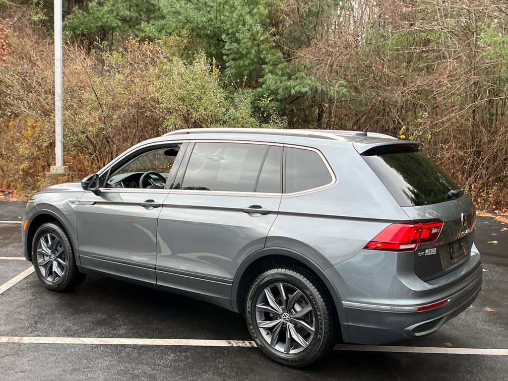 2022 Volkswagen Tiguan SE photo 2