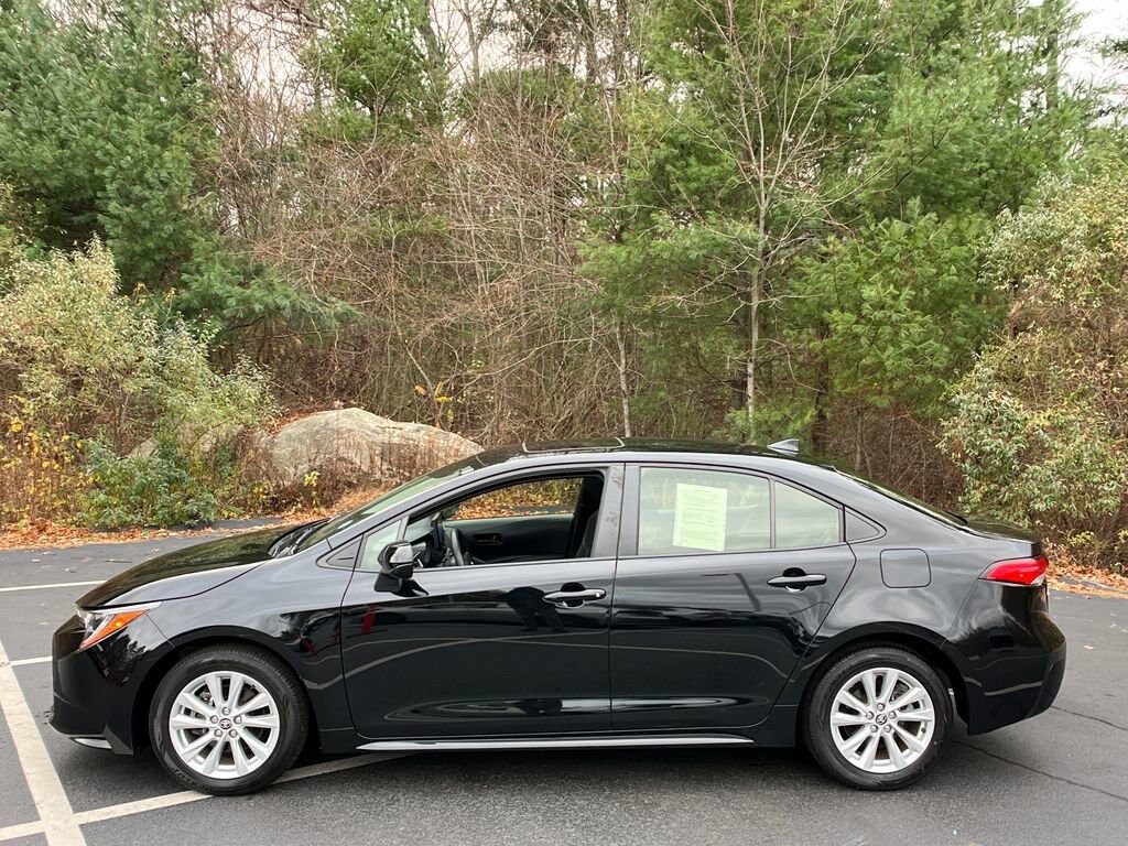 2023 Toyota Corolla LE photo 2