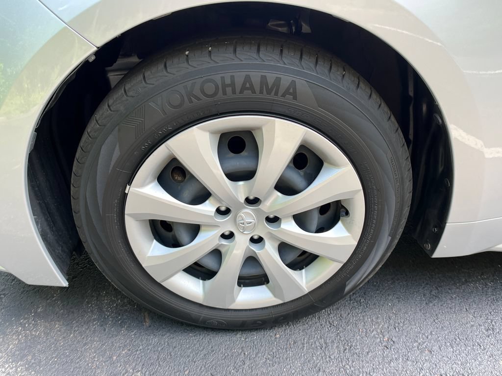 2023 Toyota Corolla LE - Photo 25
