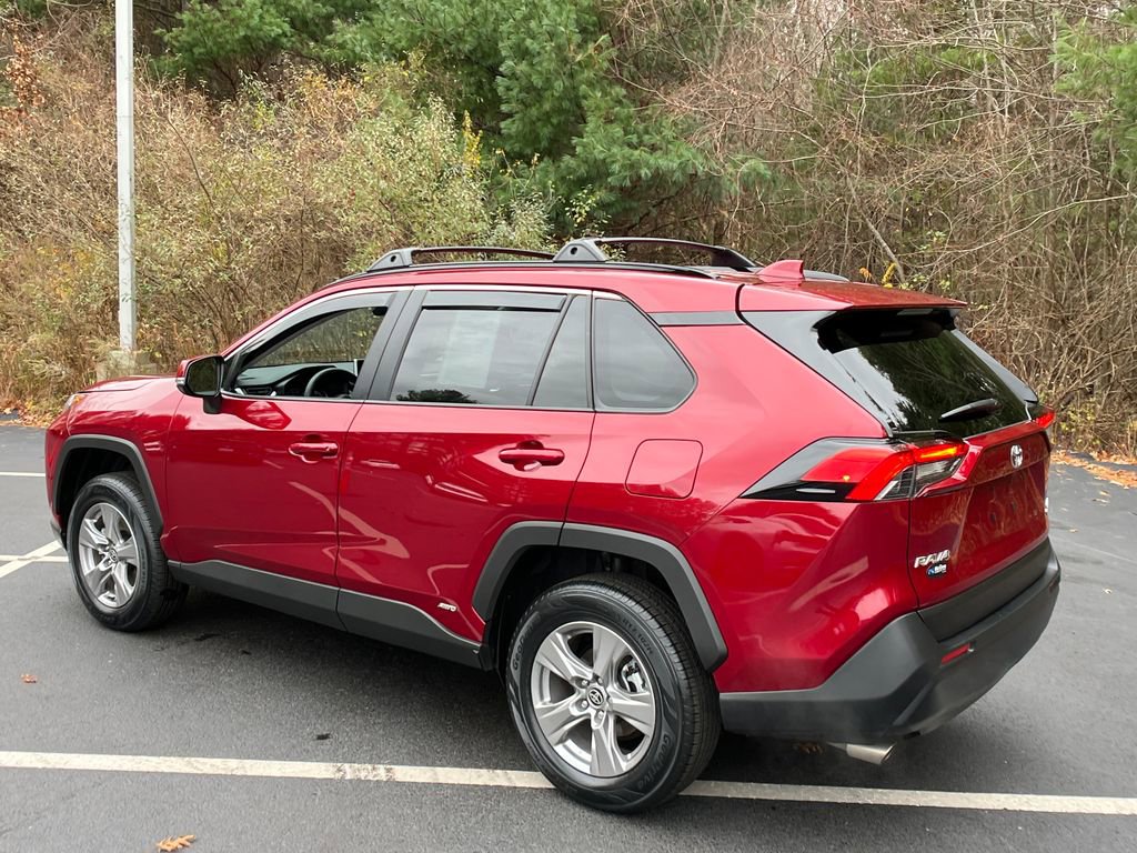 2025 Toyota RAV4 Hybrid LE photo 2