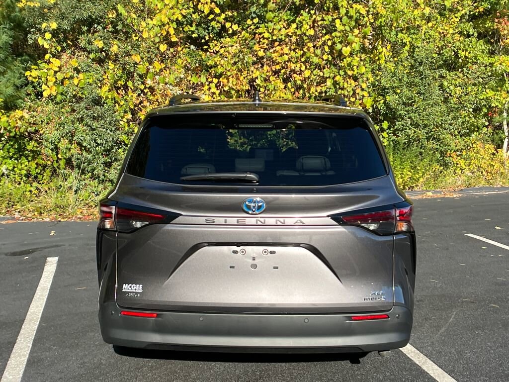 2023 Toyota Sienna XLE photo 4