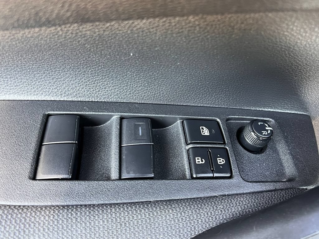 2021 Toyota Corolla LE - Photo 12