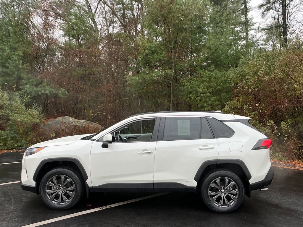 2022 Toyota RAV4 Hybrid Limited photo 2