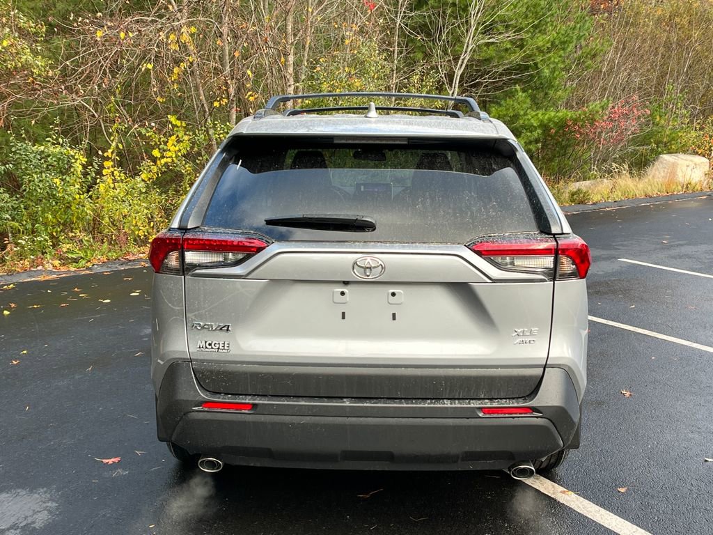 2025 Toyota RAV4 XLE photo 3