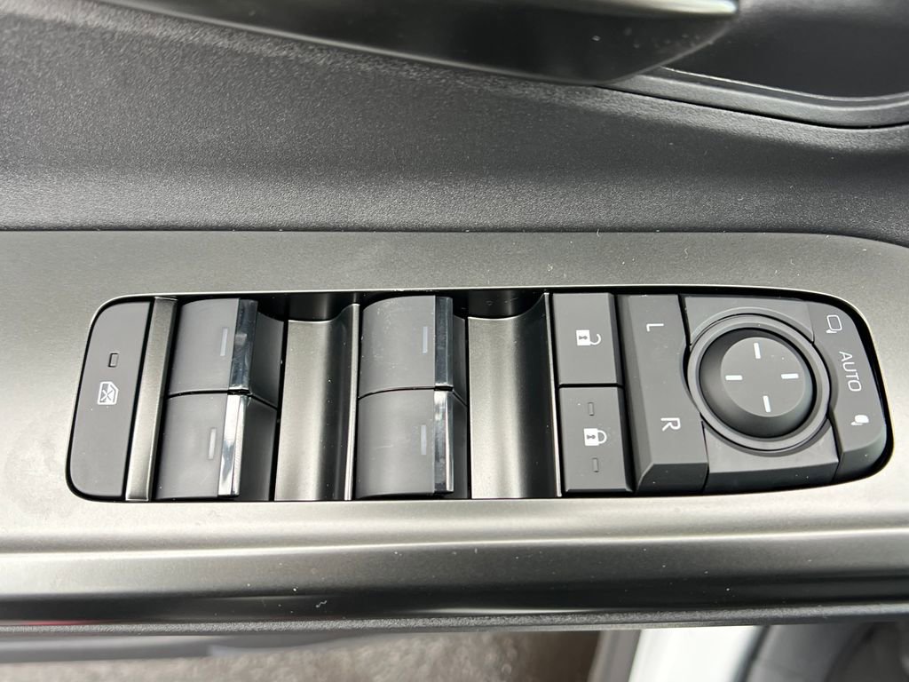 2026 Toyota bZ XLE - Photo 12