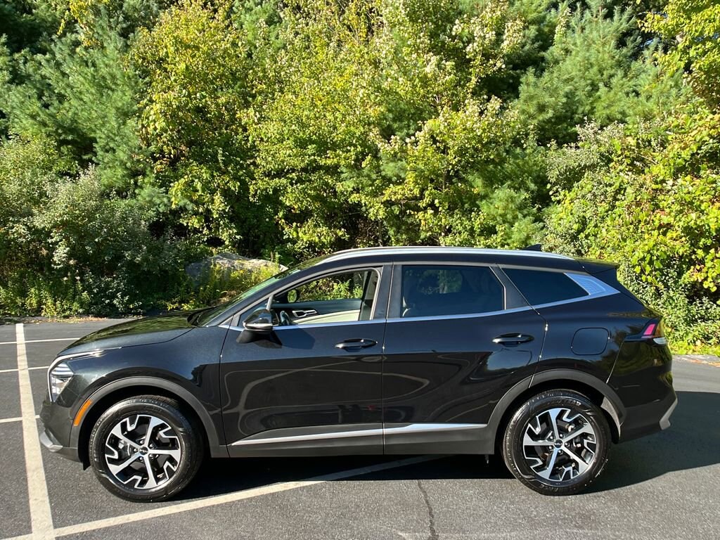2024 Kia Sportage Hybrid EX photo 2