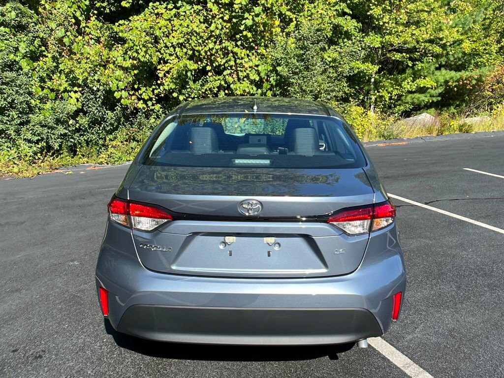 2025 Toyota Corolla LE photo 4