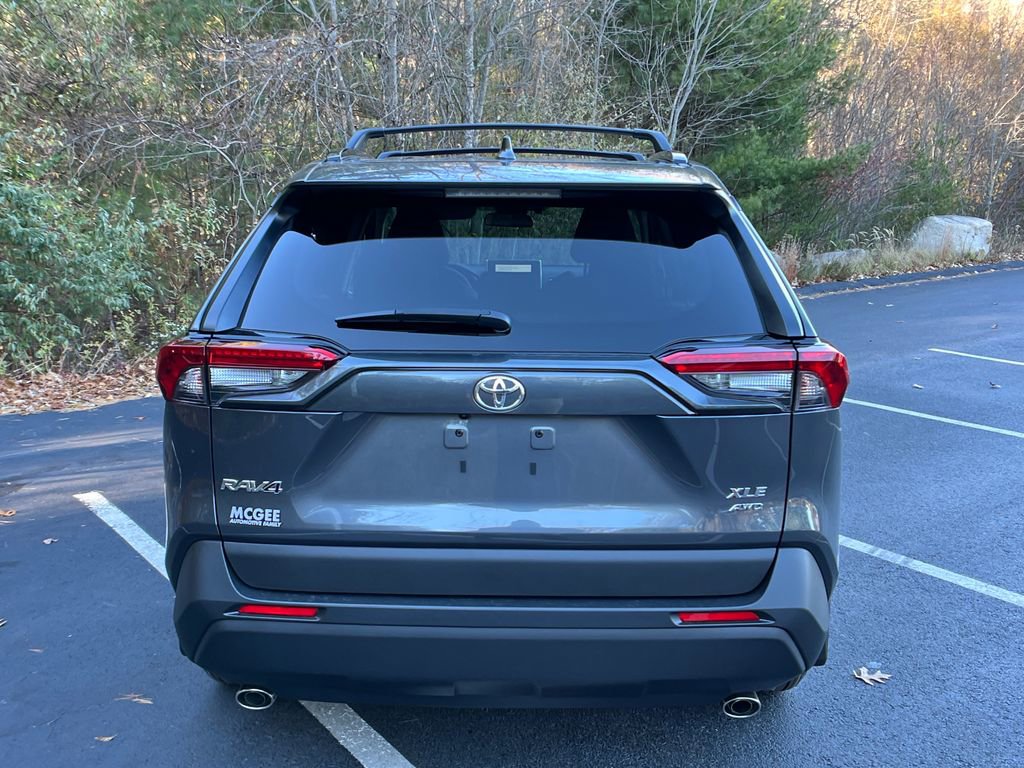 2025 Toyota RAV4 XLE photo 3
