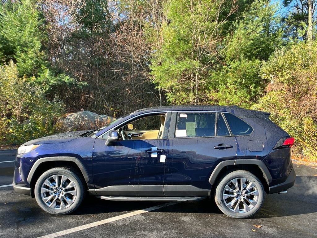 2025 Toyota RAV4 XLE Premium photo 2