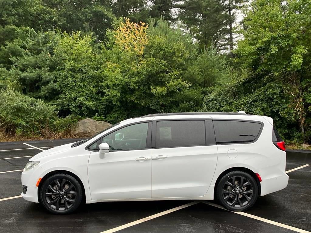 Used 2020 Chrysler Pacifica Limited with VIN 2C4RC1GGXLR177530 for sale in Hanover, MA