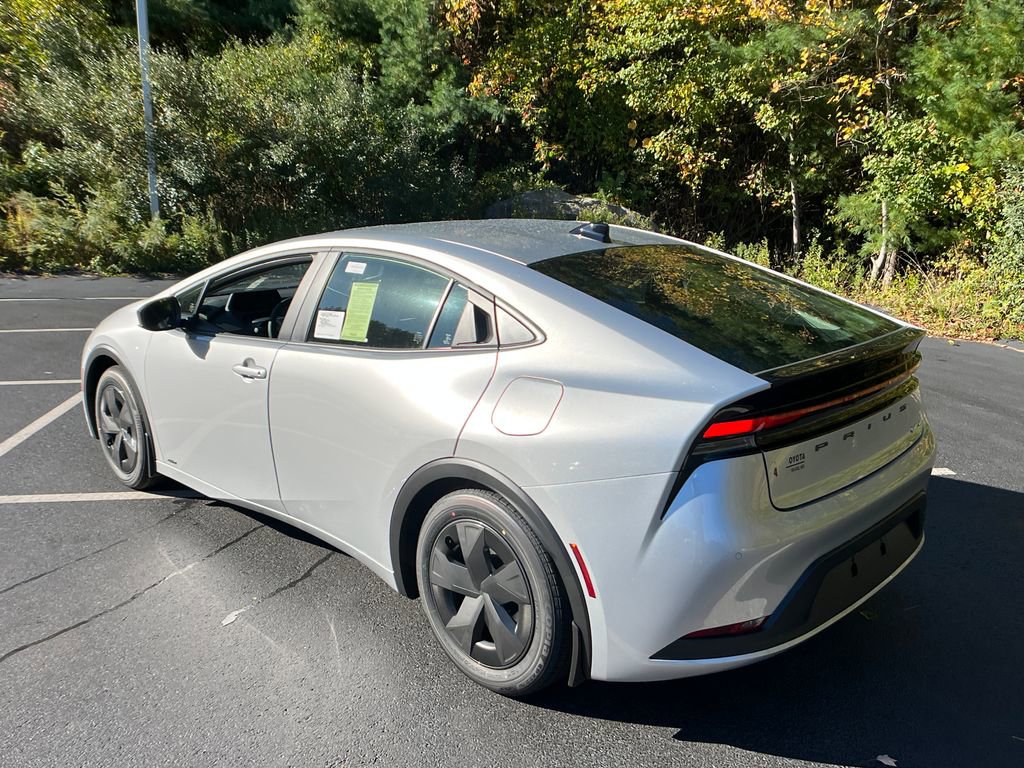 2026 Toyota Prius LE photo 3