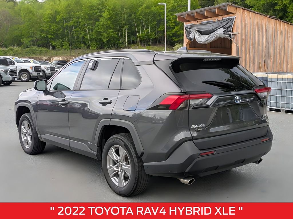 2022 Toyota RAV4 Hybrid XLE photo 3