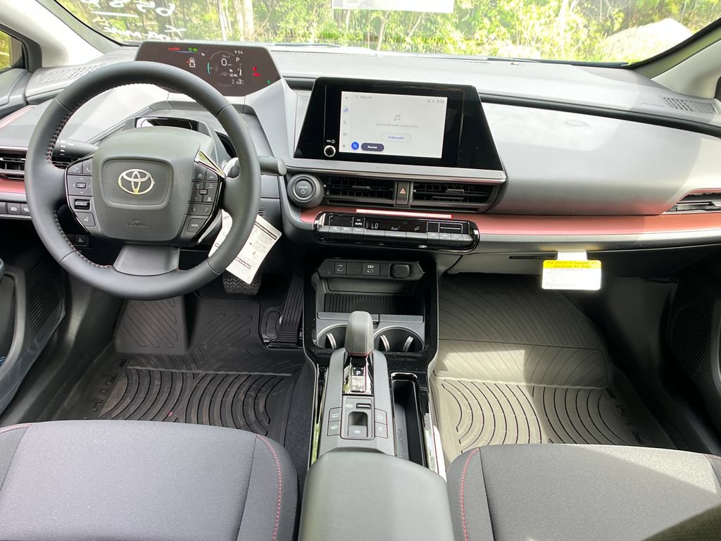 2026 Toyota Prius Plug-in Hybrid SE - Photo 13