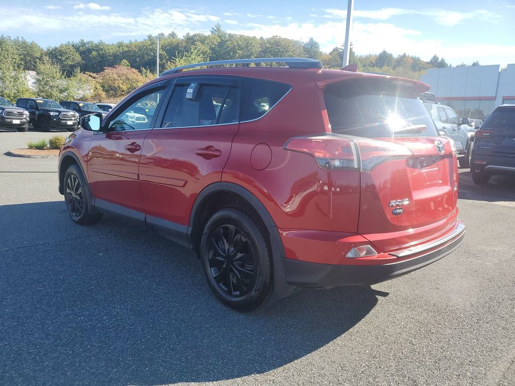 2017 Toyota RAV4 LE photo 3