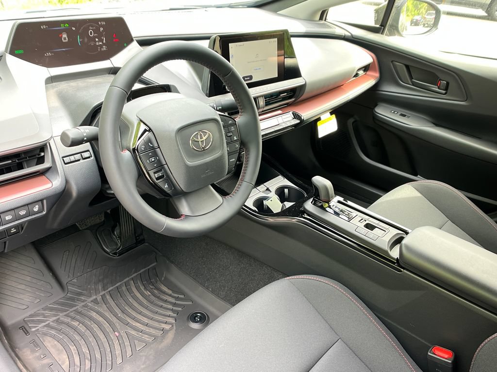 2026 Toyota Prius Plug-in Hybrid SE - Photo 10