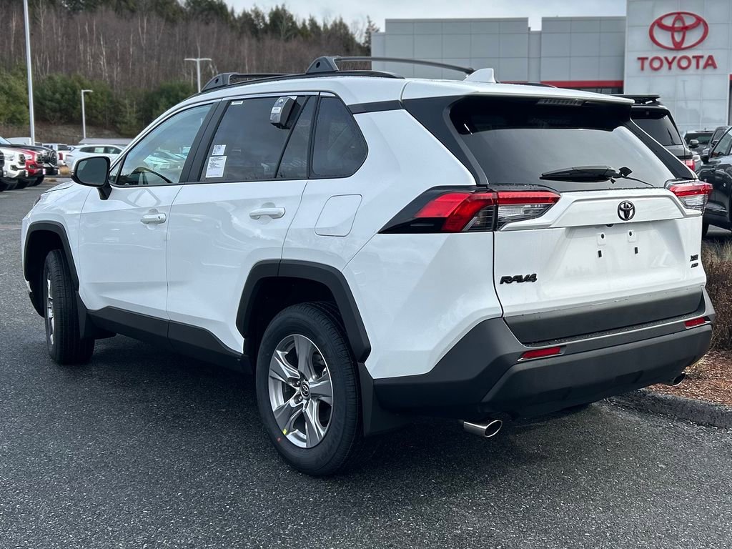 2025 Toyota RAV4 XLE photo 3