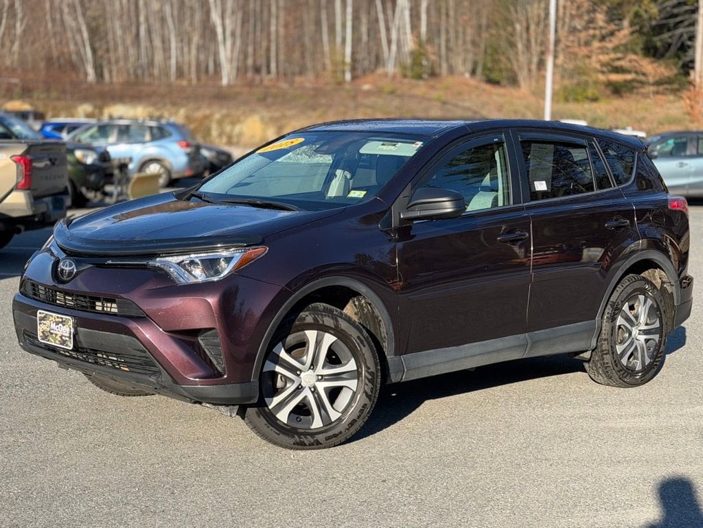 2018 Toyota RAV4 LE's photo