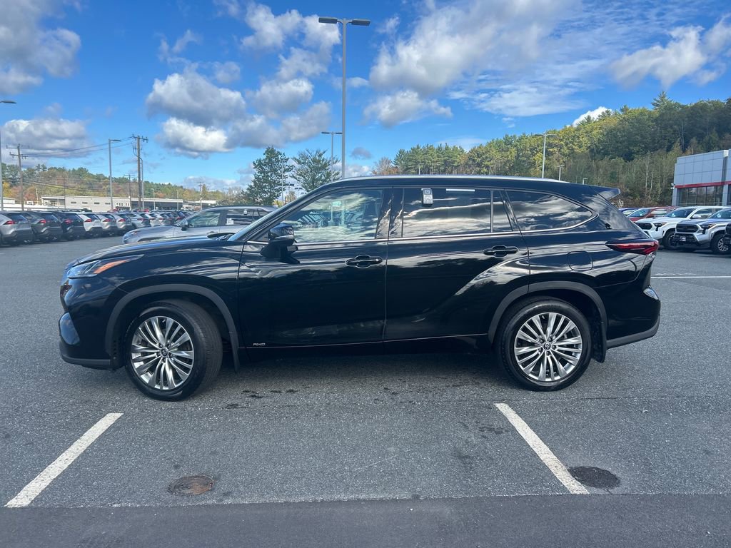 2024 Toyota Highlander Platinum photo 2
