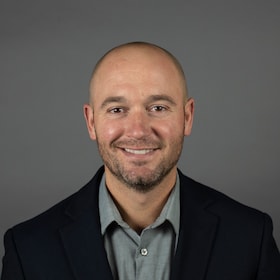Staff member Jason Q from 5fbab6b83e20