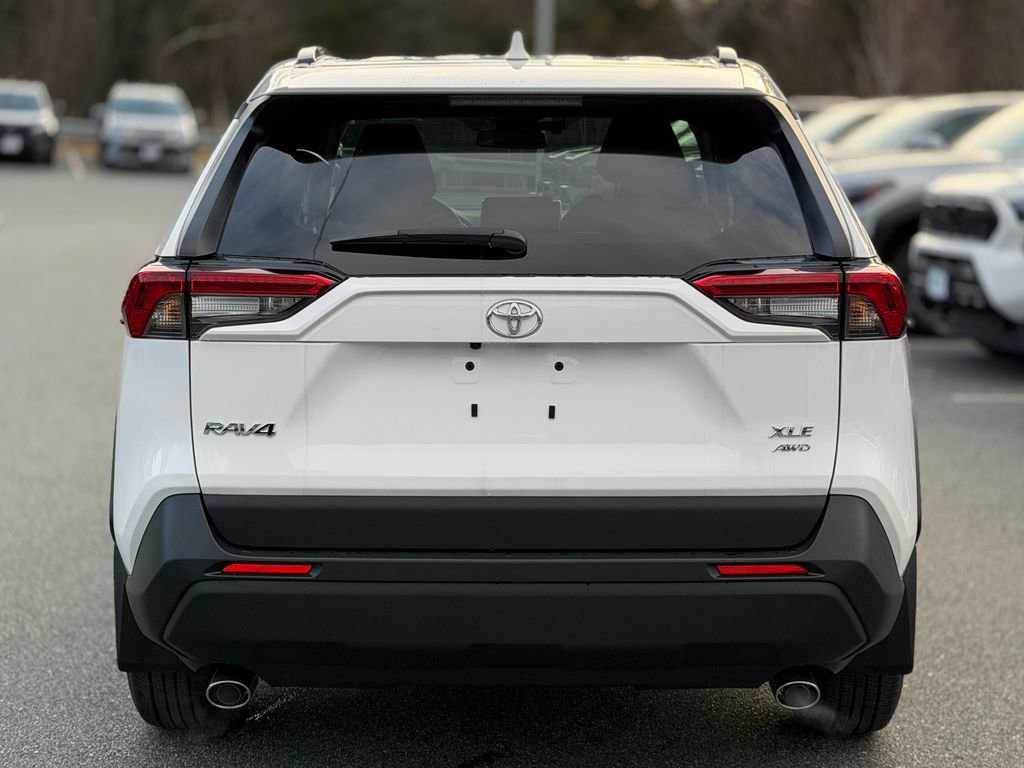 2025 Toyota RAV4 XLE photo 4