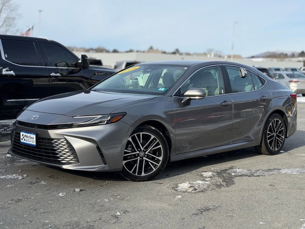 2025 Toyota Camry XLE's photo