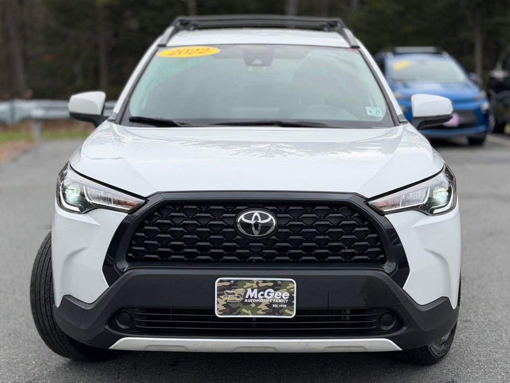 2022 Toyota Corolla Cross LE photo 2