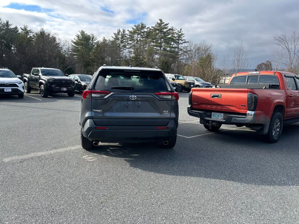 2019 Toyota RAV4 XLE Premium photo 4