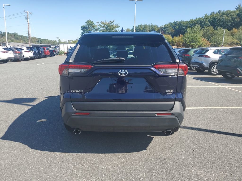 2020 Toyota RAV4 XLE photo 3
