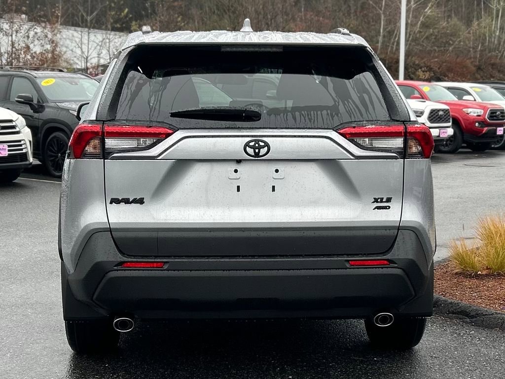 2025 Toyota RAV4 XLE Premium photo 3