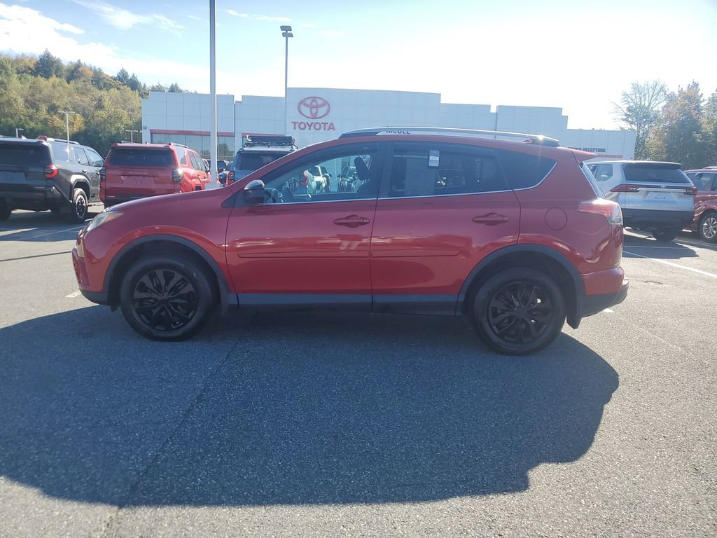2017 Toyota RAV4 LE photo 2