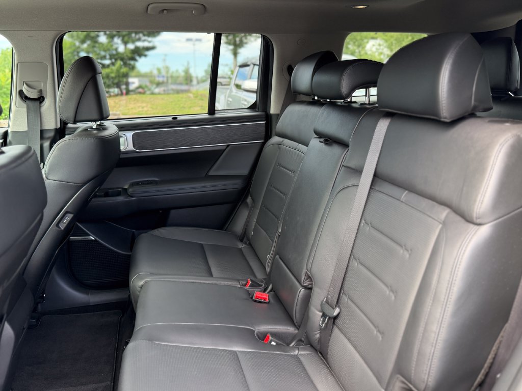 2025 Hyundai Santa Fe Limited - Photo 7