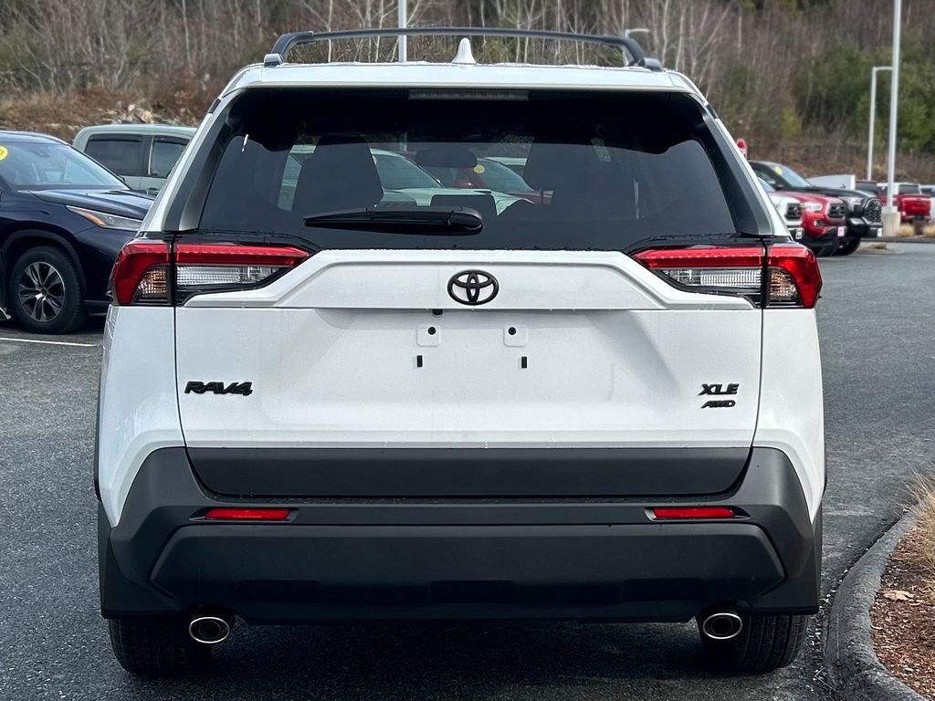 2025 Toyota RAV4 XLE photo 4