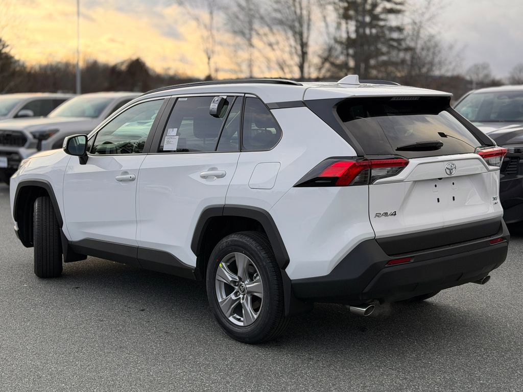2025 Toyota RAV4 XLE photo 3