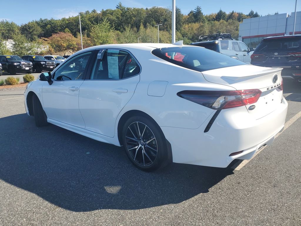 2024 Toyota Camry SE photo 3