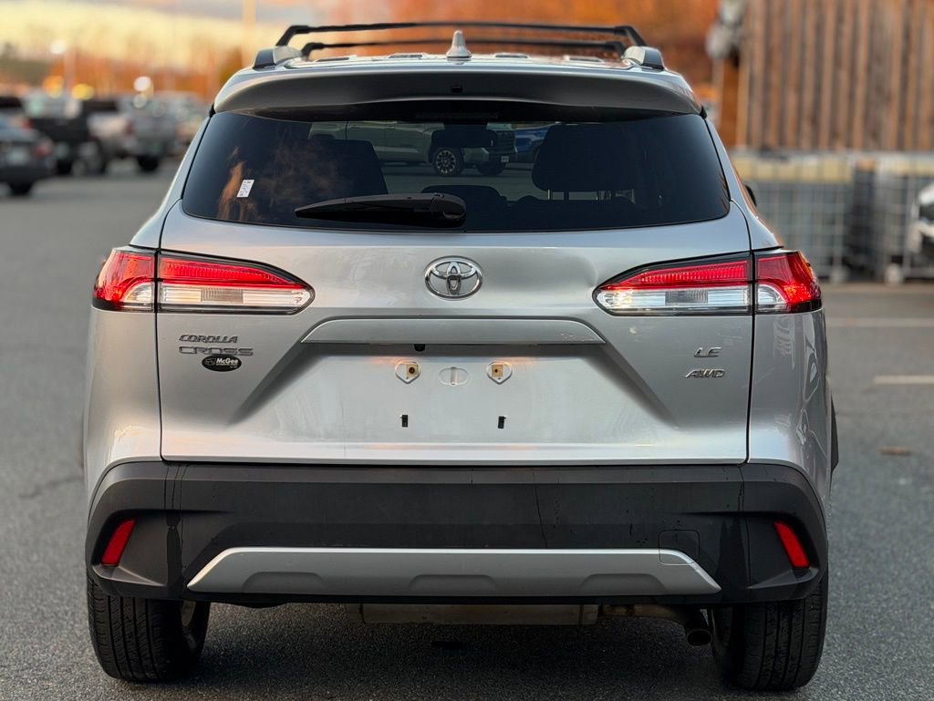 2022 Toyota Corolla Cross LE photo 4