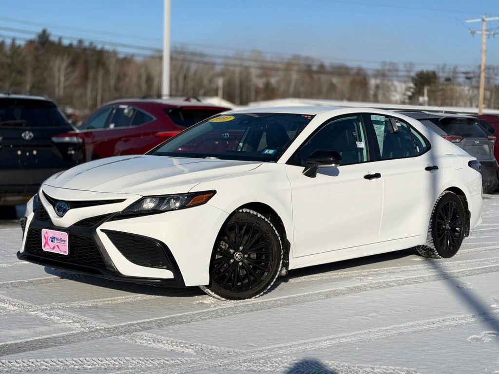 2022 Toyota Camry SE's photo