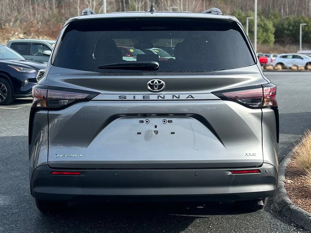 2026 Toyota Sienna XLE photo 4