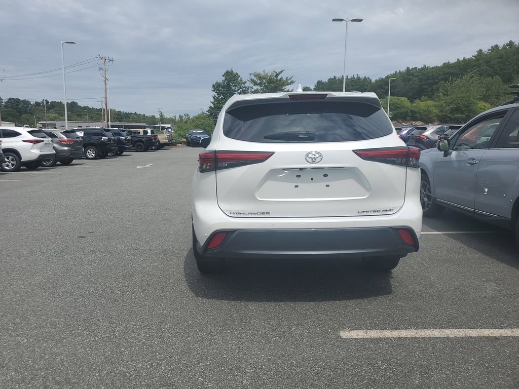 2023 Toyota Highlander Limited photo 4