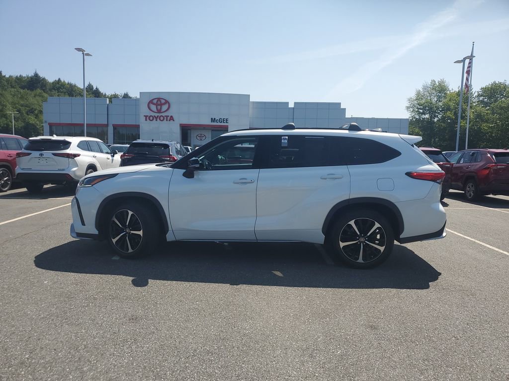2022 Toyota Highlander XSE photo 2