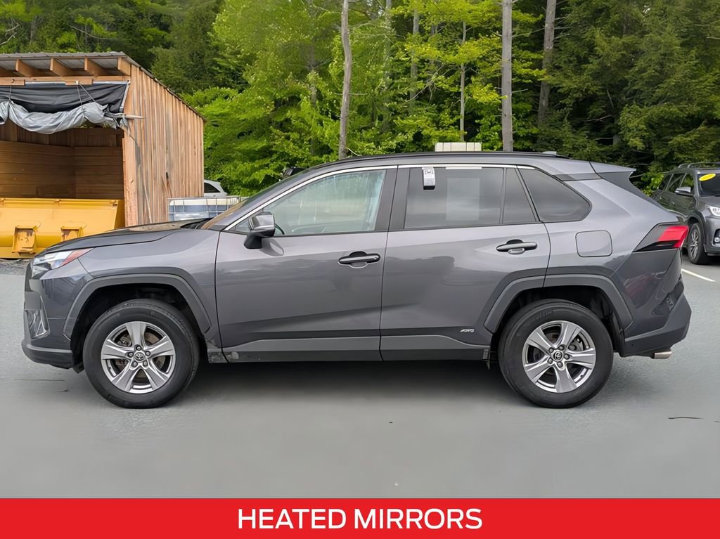 2022 Toyota RAV4 Hybrid XLE photo 2