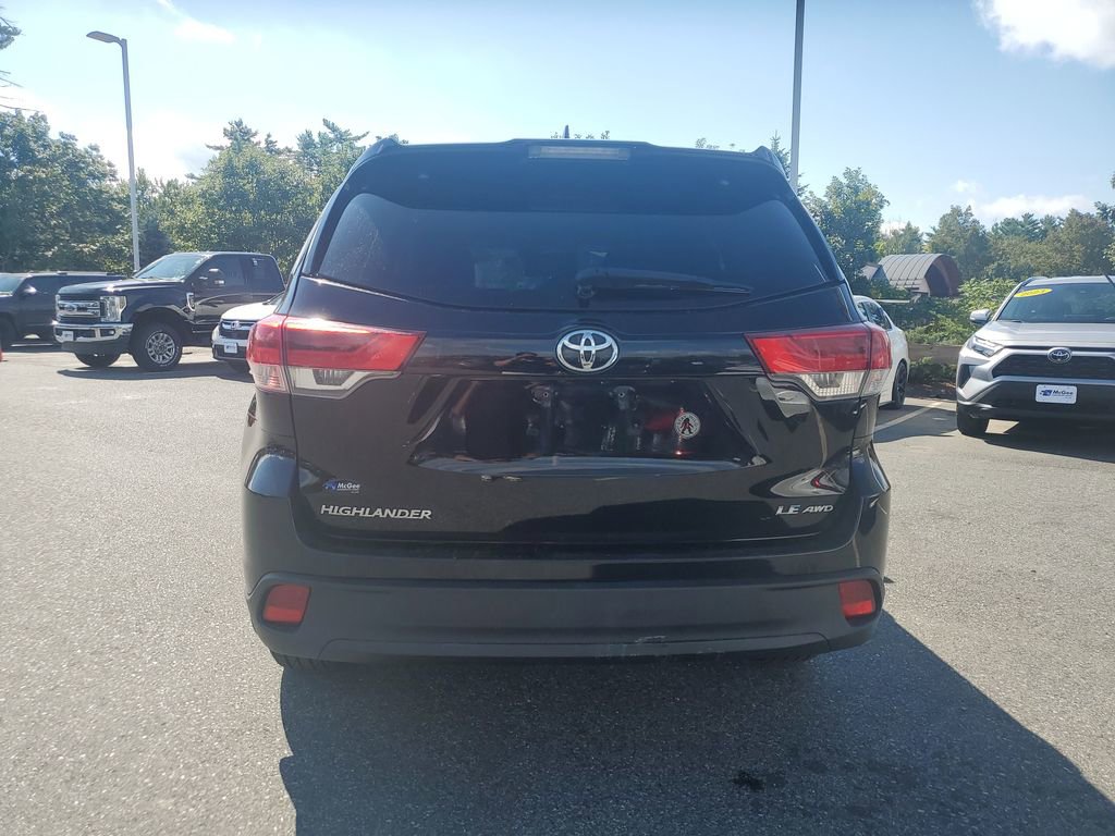 2017 Toyota Highlander LE Plus photo 2