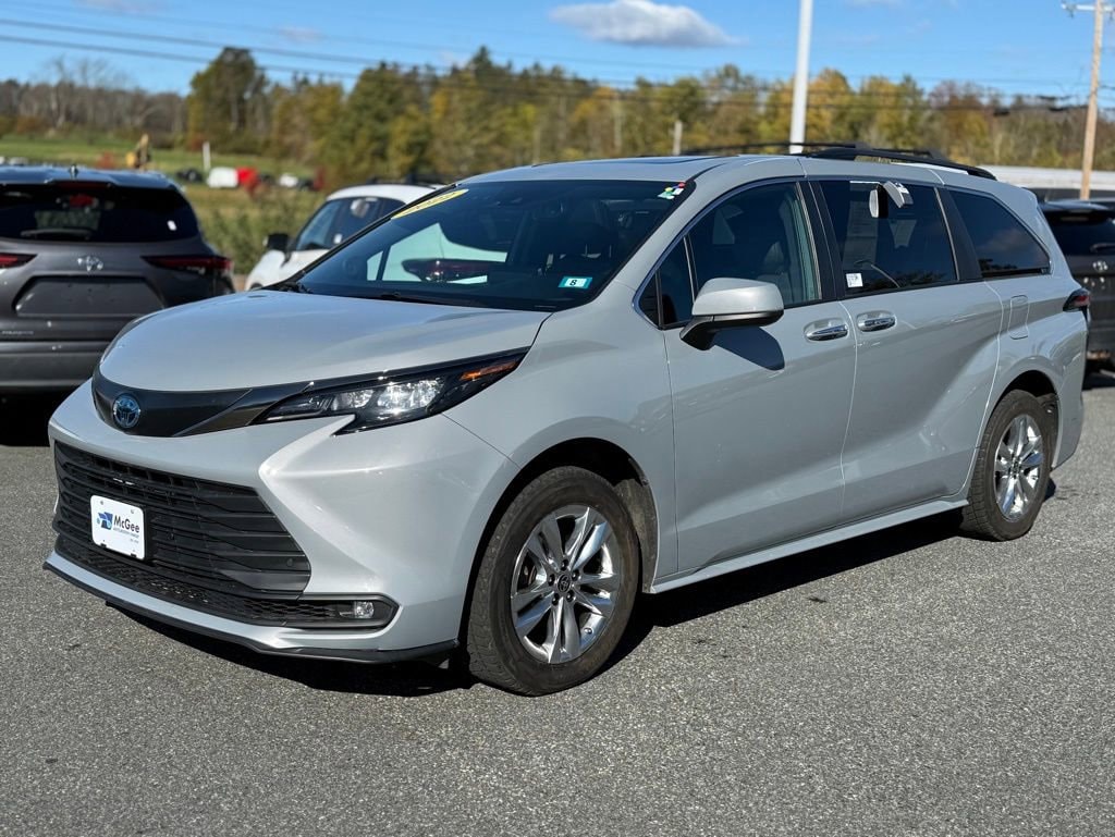 Certified 2022 Toyota Sienna XLE Woodland Edition Van Passenger Van