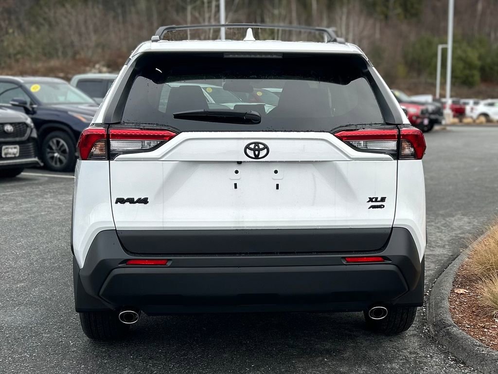 2025 Toyota RAV4 XLE photo 2